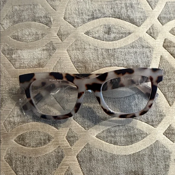 Ryan Simkhai Eyewear Tortoise Glasses - Picture 3 of 4